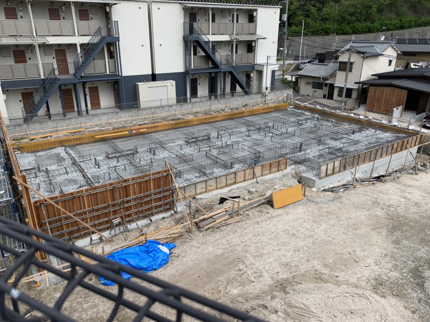 〜3階建アパートまもなく〜